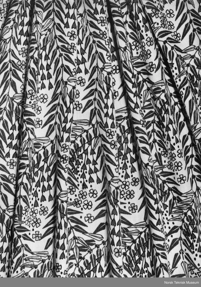 Trykt dekorasjons-/ gardinstoff, designet av Sissi Bjønness, produsert av Hjula Væveri, 1953-54