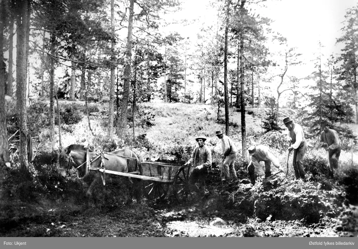 Utgravning av vannforsyningsdam, vestre Bråte, 1893  i Hobøl.