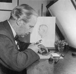 Postverkets gravör Sven Ewert i arbete med gravyren till 25-