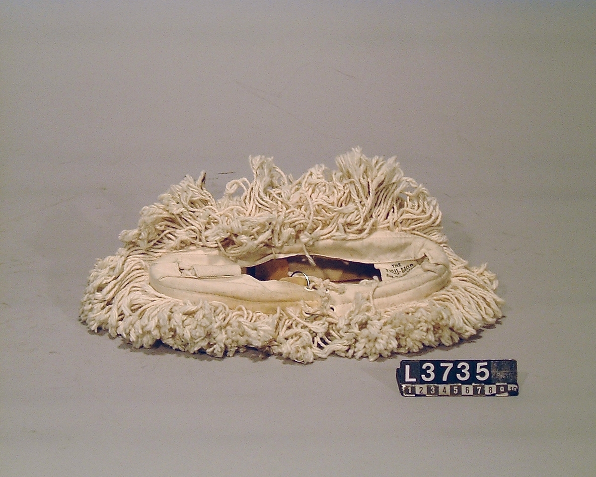 Moppgarn att sätta på golvmunstycke, märkt: The Vacu-mop, reg trade mark.