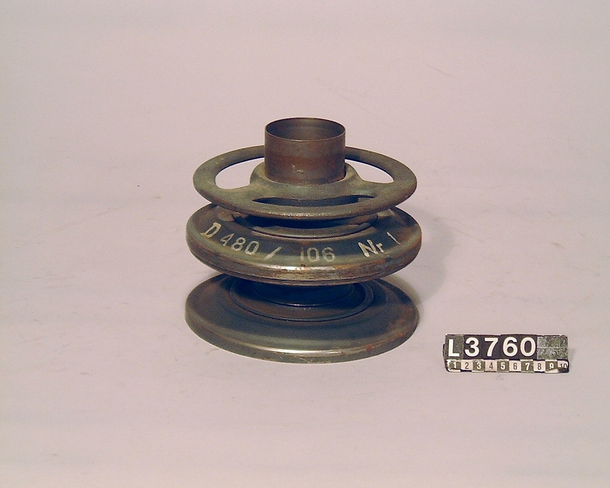 Någon form av filter med nippelkoppling till Lux luftreningsaggregat.