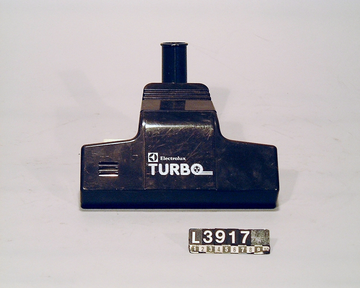 Luftdrivet borstmunstycke för heltäckningsmattor. Munstycket är i svart plast.