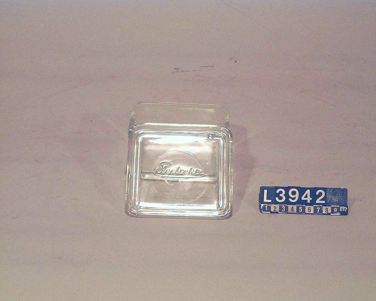 Förvaringslåda i glas för livsmedel. På locket är Electrolux-namnet ingjutet. Lådan har en storlek på 10 x 10 cm.