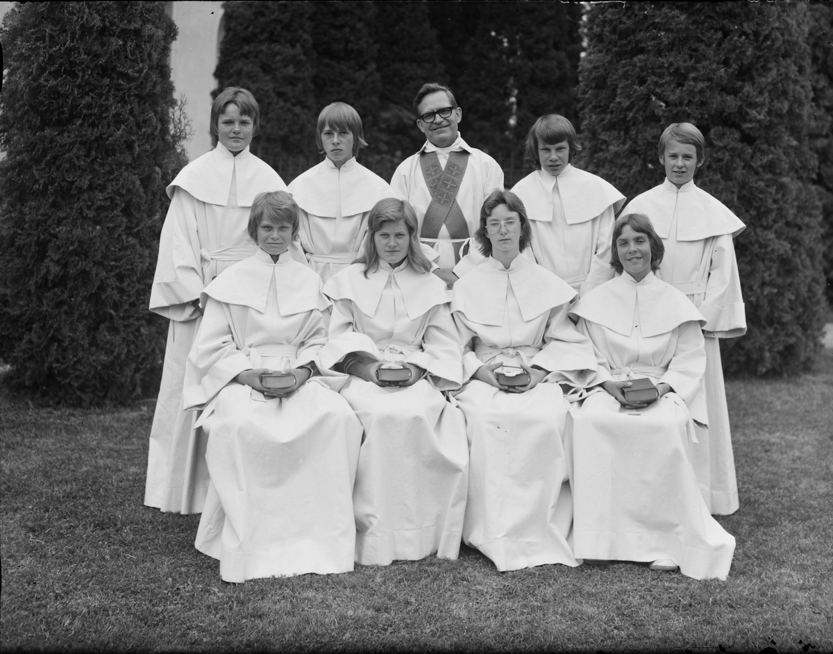 Konfirmander, Hargs kyrka, Uppland 1974