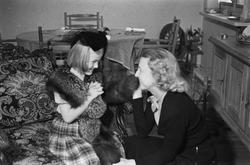 Ada Kramm med datter Ilse.