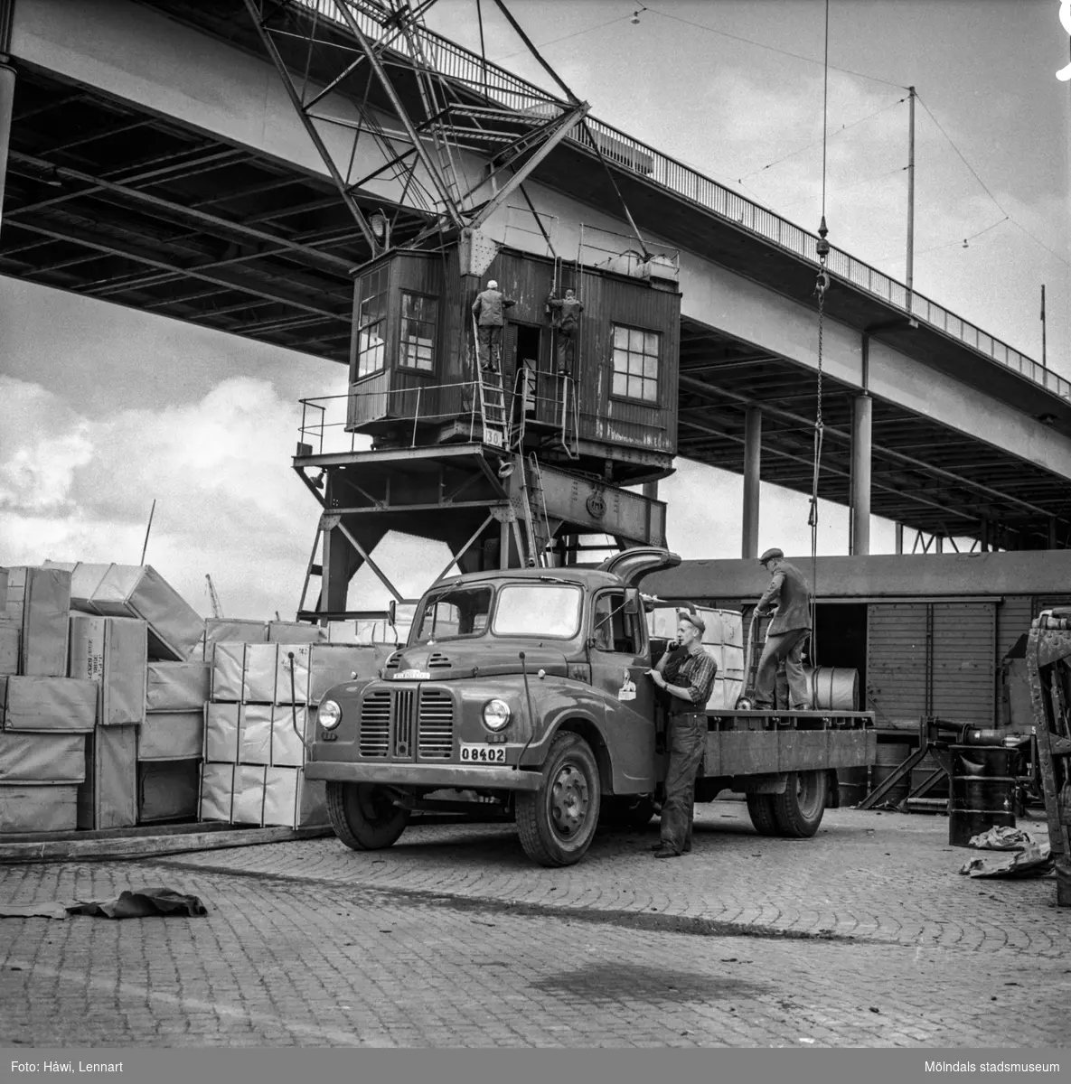 Kommunikationsradio i en av pappersbruket Papyrus lastbilar. Göteborgs hamn, 12/9 1956.