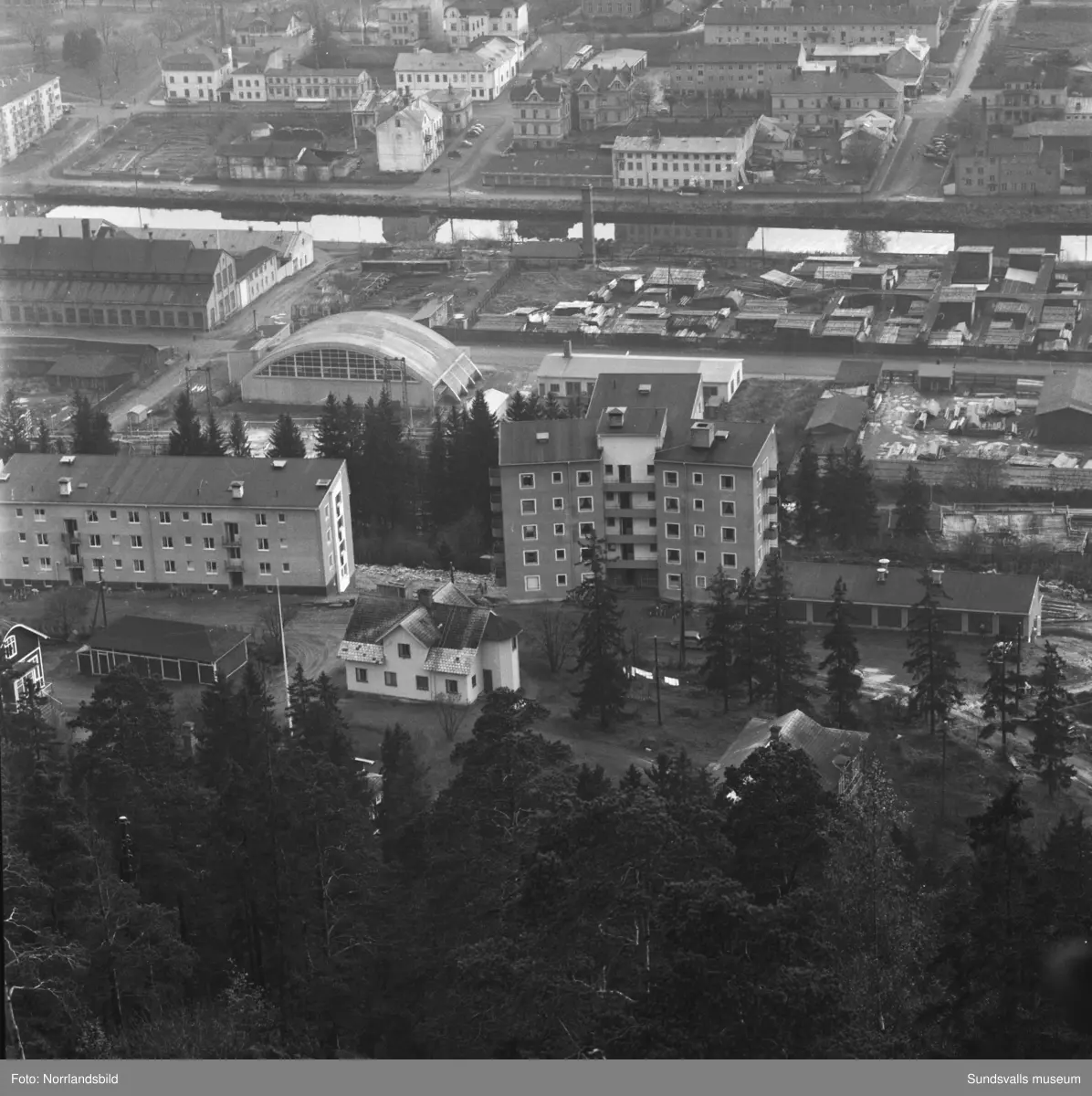Vyer från Norra berget mot Alliero. Bland annat syns en del av byggnaderna vid gamla epidemisjukhuset.