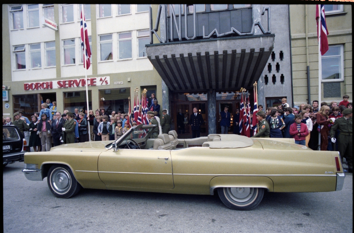 Bothners Cadillac utenfor Harstad kino.