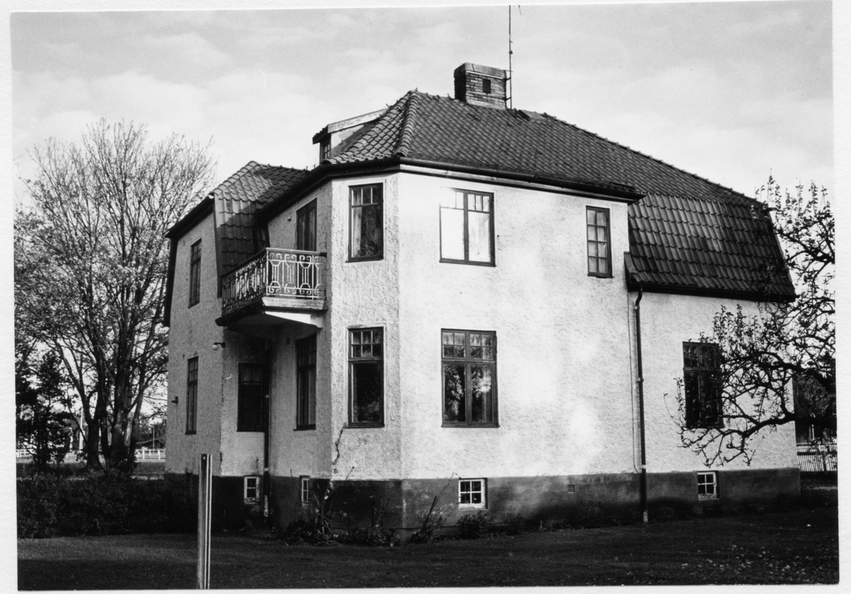 Falkenberg.
Kv Herting.
Villa Solvik, Mälaren stg 13.