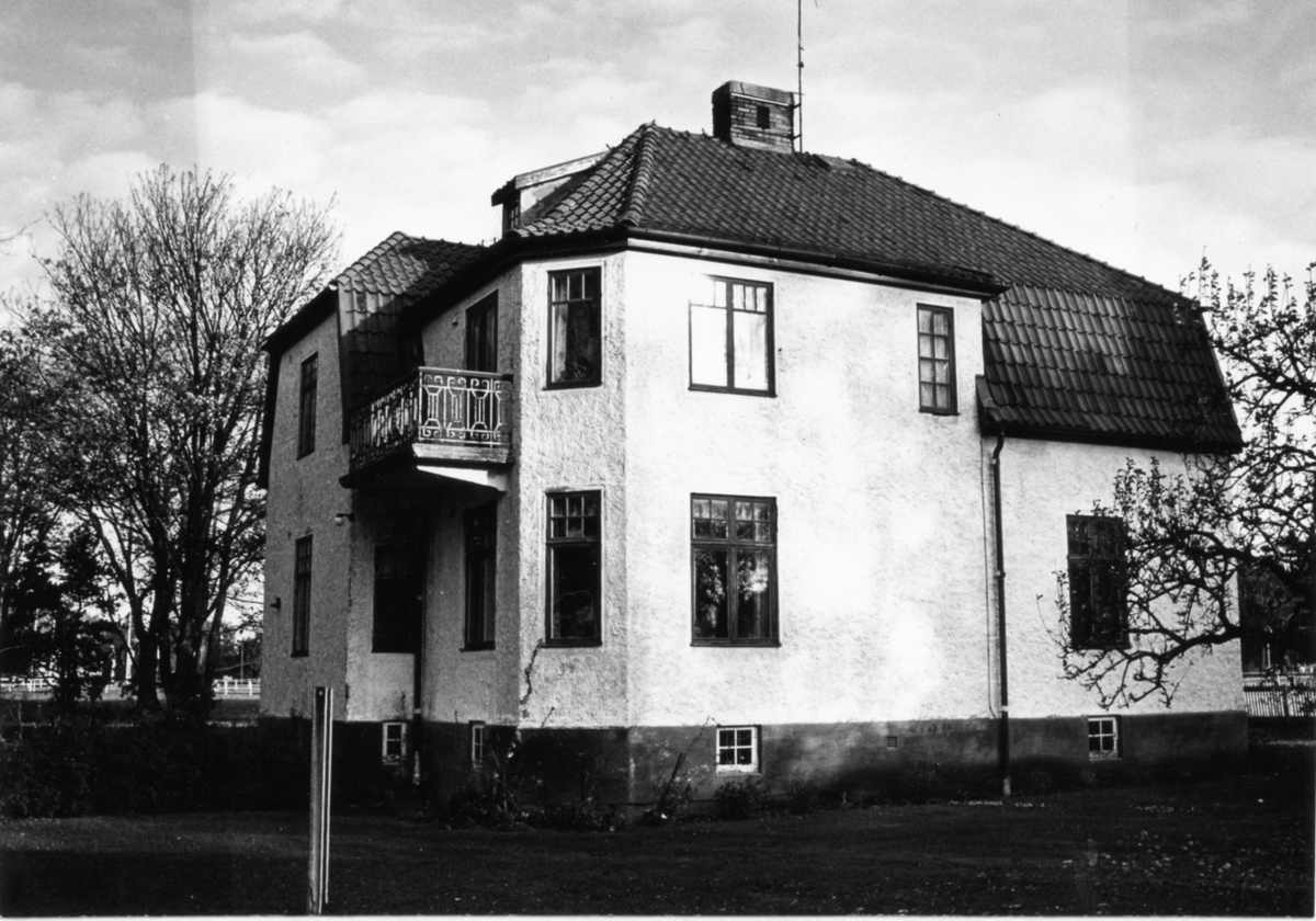 Falkenberg.
Kv Herting.
Villa Solvik, Mälaren stg 13.