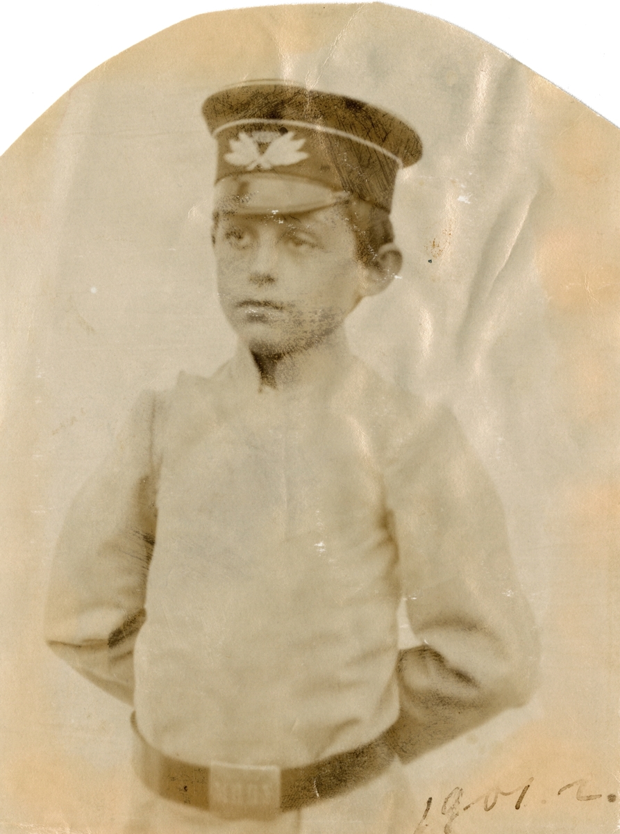 Ignazy Rostin, Victoria Bachkes nest eldste bror, og nr. 6 i søskenflokken Rostin. (Født 27. aug, ca. 1896, i Moskva, Russland, død 26. januar 1946, i Frankfurt am Main, Tyskland).

Fotografert i 1901.