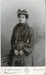 Florentina Rostin fotografert i Moskva med påskriften «Moskv