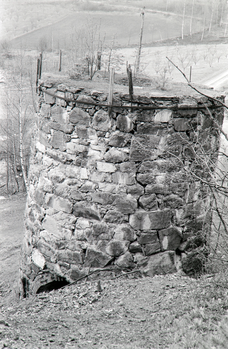 Ringsaker, Helgøya, Bergvika, Klevens kalkbrenneri, kalkovn, 