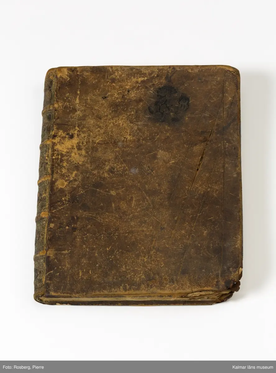 KLM 21070. Notbok, handskrift. Stående format. Helt skinnband med präglad gulddekor på ryggen. Försättsblad med svart stämpel, Stålhammarska vapnet. Kompositioner med italienska, franska och tyska texter. Merparten av de handskrivna noterna är inskrivna från den främre pärmen, några musikstycken inskrivna från den bakre pärmen. Sid 85-107 numrering från bakre pärmen. 

Sid. 25-27 Aria La speranza tutti in ganna av Agostino Steffanis opera I trionfi del fato, Hanover, 1695.
Sid. 53 Aria Vnisoni Cantata.
Sid. 59 Bononcini Cantata