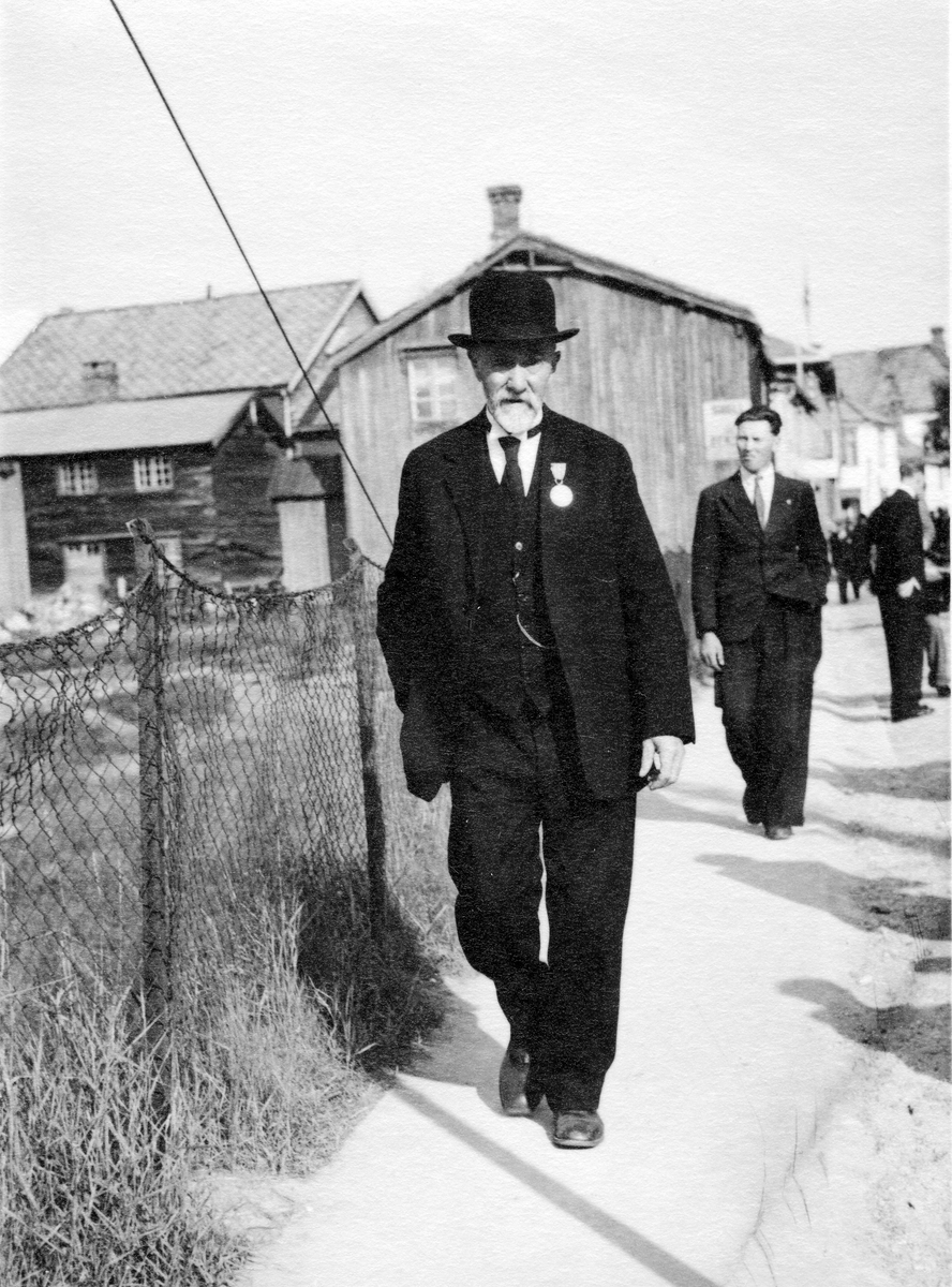 Verksarbeidere fotografert i forbindelse med 300-årsjubileet for Røros Kobberverk i 1946