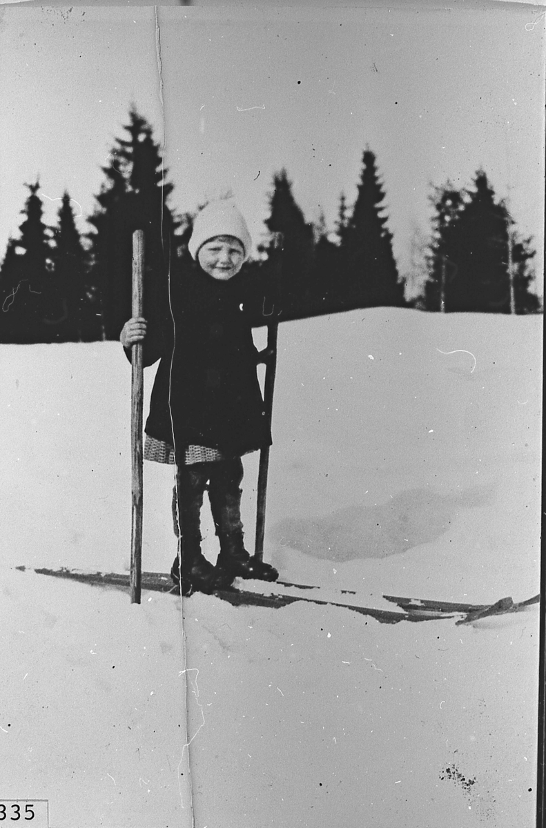 Jente på ski, ca. 1929.