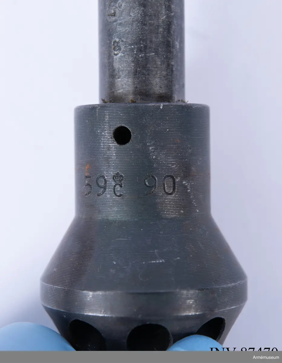 Ammunitionen som användes var 9x19 mm lös patron m/1939 – en rödfärgad projektil med trämjölspulver- och plastblandning. När projektilen lämnade pipan splittrades den omedelbart av det konformade lösskjutningsskyddet längst fram och utgjorde därmed ingen fara för någon annan under förutsättning att det var fäst på rätt sätt. Det enda som kom ut var lite plastpulver. 

Vid skjutning med kammarammunition (svartfärgad projektil med blå rand med ingjuten 4,8 mm stor stålkula, kammarpatron m/1939) användes endast lösskjutningspipan utan skyddet. Det sistnämnda skedde på skjutbanor som var 30 meter långa. Den stoppfjäder som samhör med föremålet var till för att pipan och skyddet inte skulle gänga upp sig under skjutningen. 

Pipan målades aluminiumfärgad för att inte förväxlas med skarpskjutningspipa.