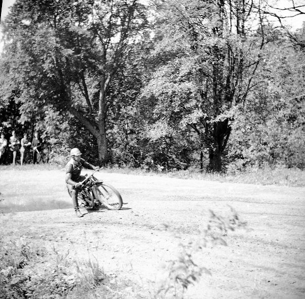 Motorcykeltävling. Backtävling i Klevaliden, Huskvarna?