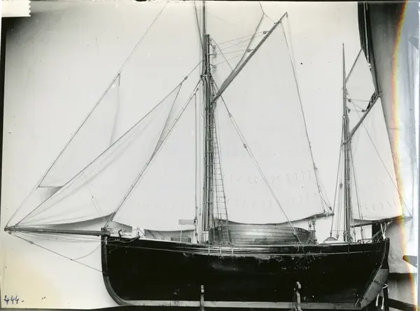 Modell av den første bank-skøyta 'Eggja' 1870-1880