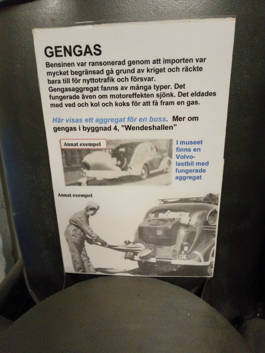 Gengasen blev ett alternativ till bensin eftersom det ransonerades under krigsåren från 1939 men fanns tidigare, länder som Tyskland och Frankrike var stora på detta område.

Det eldades med ved,koks eller kol i de olika sorternas gengasaggregatet som fanns. 
Säkerheten var en del att tänka på när man använde gengas och det hände tyvärr en del olyckor också.
Ett gengasaggregat är monterat på Ltgb 112 Volvo och fungerar, ytterligare ett finns i utställningen och ett som beskriver funktionen för Gengasaggregaten.