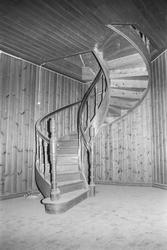 Svingtrapp med gelender i Hotel Hardanger.