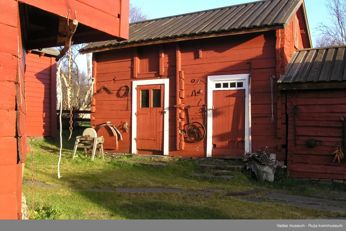 G.nr/B.nr: 10/90. Melbu og sauefjøs