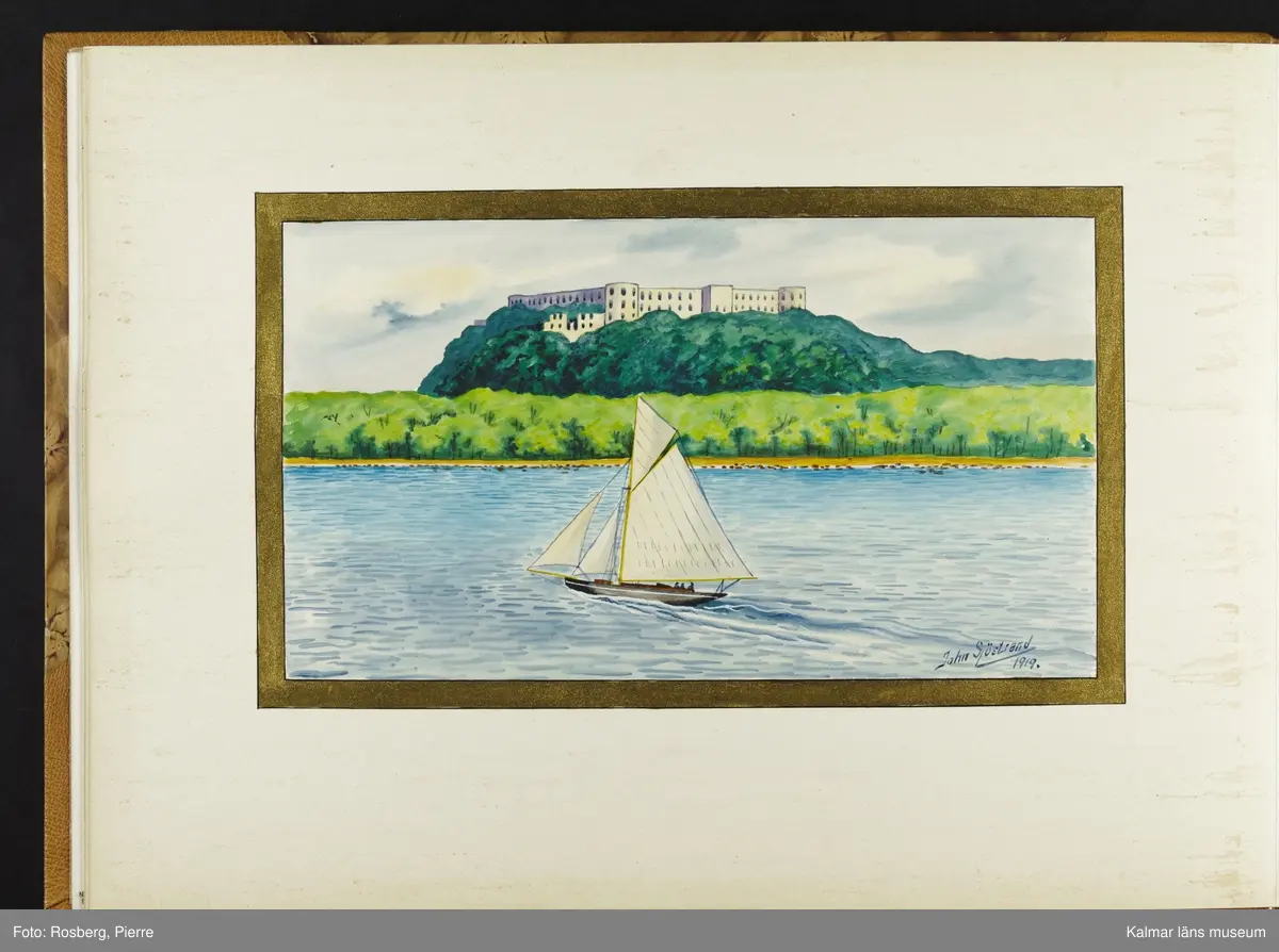 Ett stort antal motiv från Öland, kulturhistoriska platser samt landskapsmotiv.

I boken finns motiv i nämnd ordning: Ölands landskapsvapen; Borgholms slott; Alvaret; Köpings klint; Tingsflisa; barken Dovres förlisning; gravfält vid Klinta, Köping; I Repplinge; Persnäs kyrka; Rynings kors Persnäs, Långlöts kyrka; I Högsrum; Galjbacken Högsrum; Böle backe Glömminge; Kvarn vid Stora Rör; Bramstedtsgården i Strandskogen Glömminge; Öländsk västkust mellan Röhälla och Stora Rör; vägen till Möllstorps läggning; Linsänkan Glömminge; Algutsrums kyrka 1827 och 1919; Portparti vid Gråborg; Sankt Knuts kapell??; I Björnhovda bygata; vid Torslunda kyrka; Eriksöre gärden, Torslunda; Gammal stuga i Runsbäck, Torslunda; vikingagrav med vårdhållare, Skogsby, Torslunda; källare och kvarnar på landborgen ovanför Eriksöre, Torslunda; Öländskt arbetarhem Karlevi, Vickleby; Vickleby kyrka; Fröbygårda strand, Vickleby; Bondgård i Vickleby; Resmo kyrka 1920; Mysinge hög; Resmo kyrka 1826; Borgby borg; I Mörbylångadalen; Alvaret vid Bengtstorp, söder om Bårby; Bondgård vid Lenstad; Smedsgärde Gårdby s; Dröstorps ödeby; Nigelberget en höjd på alvaret s.o. om Lenstad; Tornrör och Tornrörskällan; Dröstorps mosse; Prästgropen Sandby alvar; Gård i Skarpa Alby; Bondgård i N Näsby; Augustimorgon vid Ölands östkust, Sandby socken; Segerstads gamla kyrka; Segerstads nuvarande kyrka; Kustby i Segerstads socken, Nedre Segerstad; På slagfältet vid Seby, Segerstad socken; Gammal bondgård i Övre Segerstad, Segerstad socken; I Segerstad.