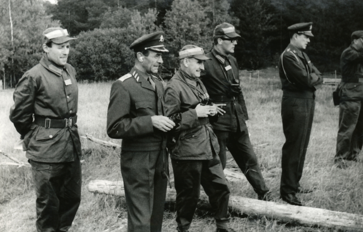 Rikshemvärnstävlingen 1967, sid 39

Bild 1. Mj Rune Wrangdal, CA, C P 10, ? och mj Björn Orward

Bild 2. C P 10, öv Henricson, MB Ö, gen Almgren och rikshvch, gen Kellin.