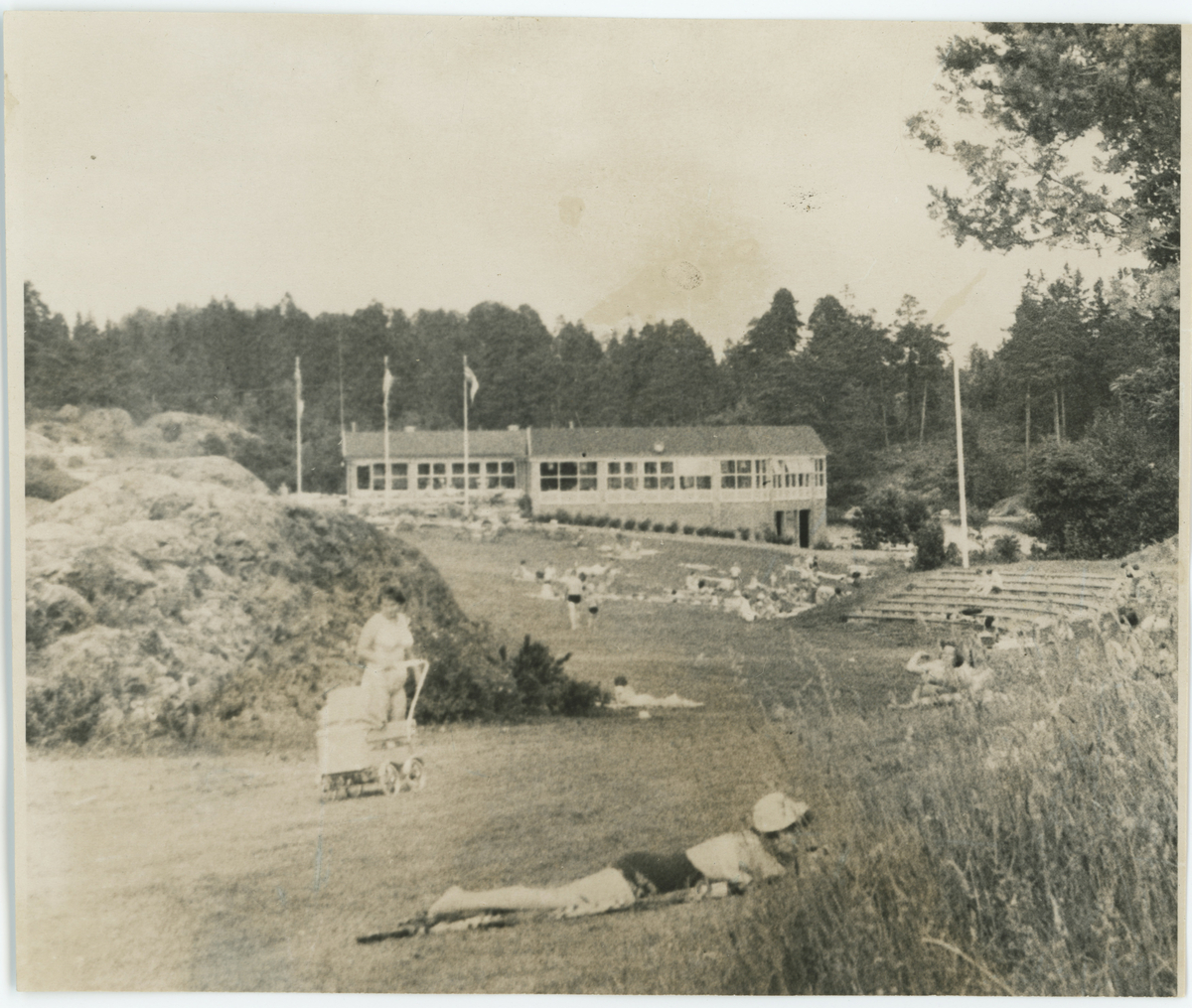 Nesparken, to bilder, ca. 1960.

Bilde 2:
Detaljer: restaurantbygningen.