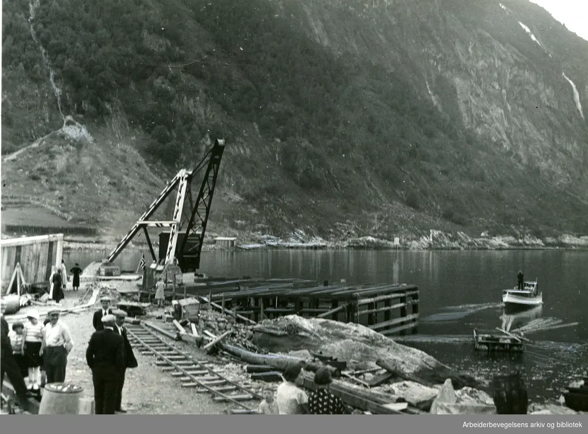 Tafjord-ulykken var en naturkatastrofe som fant sted natt til 7. april 1934 i Tafjord på Sunnmøre. Et større fjellparti raste ut i fjorden og flodbølgen fra raset raserte store områder og drepte 41 mennesker. "Kaien i Tafjord under gjenopbygning".