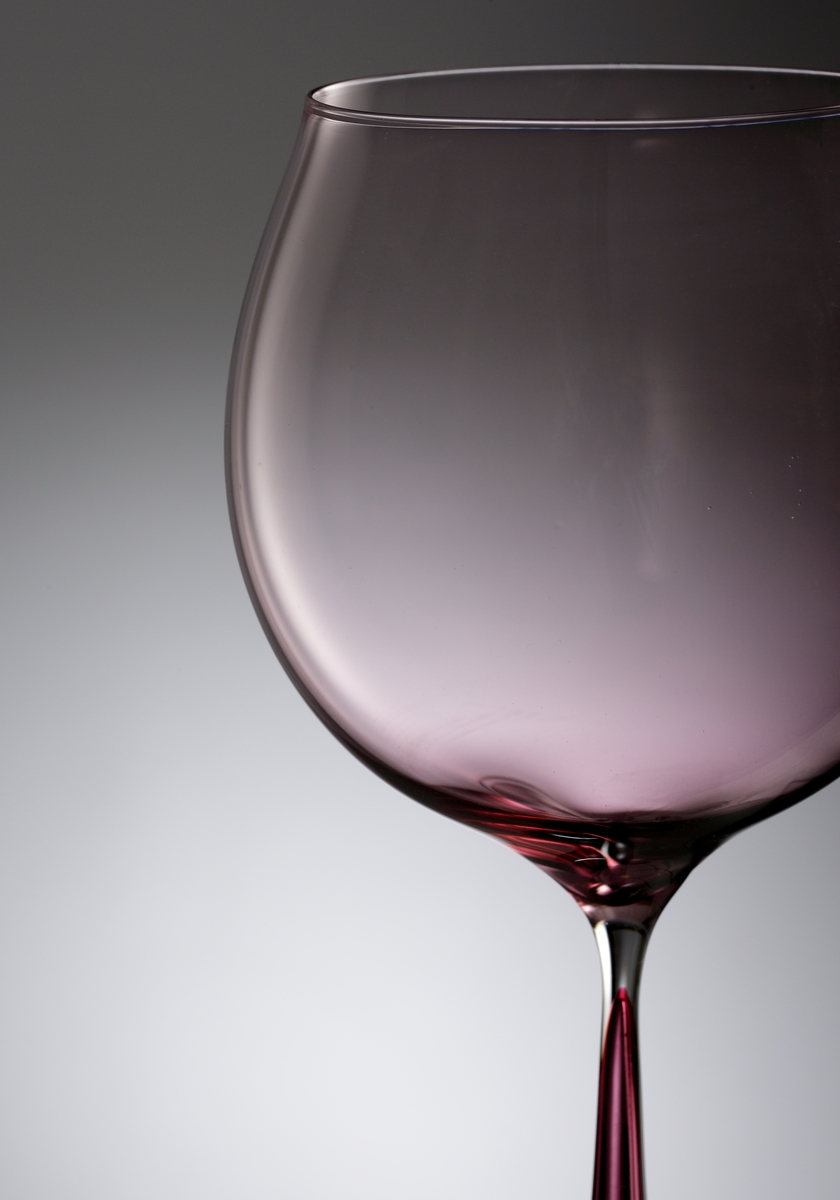 "Tulpanvas" av Nils Landberg i rosa underfång. Relativt kort ben, men desto högre konad fot.