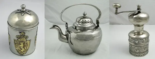 Kaffeboks, kaffekjele og kaffekvern i nysølv. Laget i bryllupsgave av Døv-Karl til Aksel og Hulda Karlsen, ca. 1920.