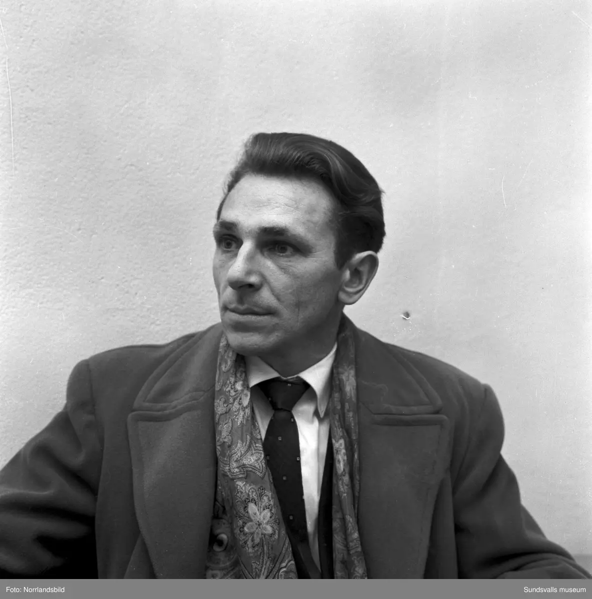 Henryk Koralewsky, polsk flykting som nu bor i Skönsberg, har börjat skriva en bok om sina upplevelser från koncentrationslägren Sachsenhausen. Boken ska heta "Fem år i helvetet".