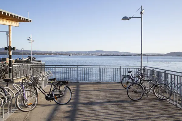 Sykkelparkering ved Nesoddbåtene under nedstengningen