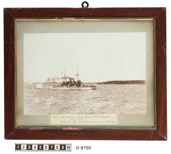 Pansarbåten Äran till havs