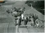 Flygfoto över Karbennings kyrka, Åsby.