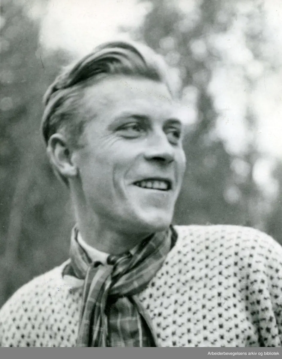 Sigbjørn Hølmebakk, Sigbjørn Marius Hølmebakk (1922-1981). Forfatter.