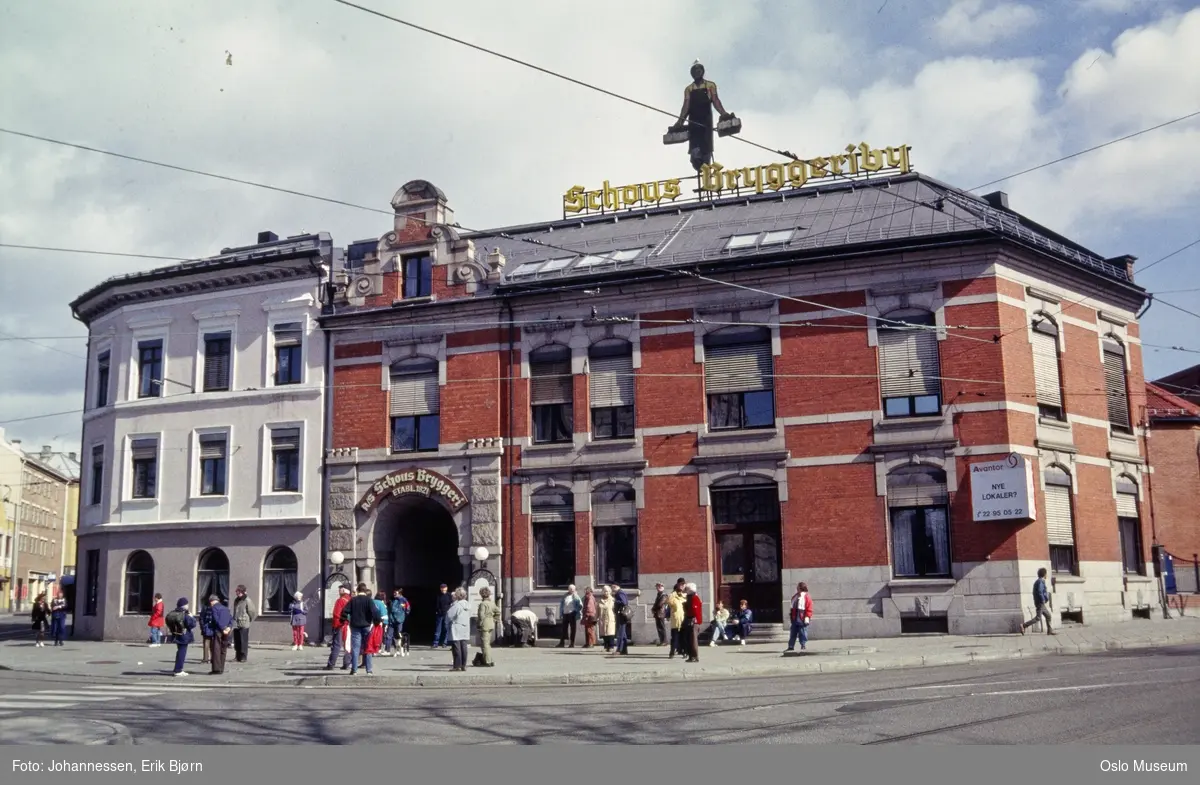 Schous Bryggeri, bygårder, mennesker