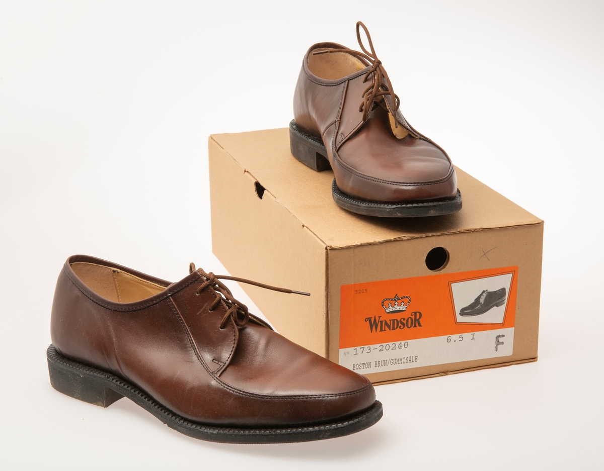 Windsor herresko, skinn, overlær og mellomsåle. Gummi yttersåle. Snøring, størrelse 6,5./39.5.