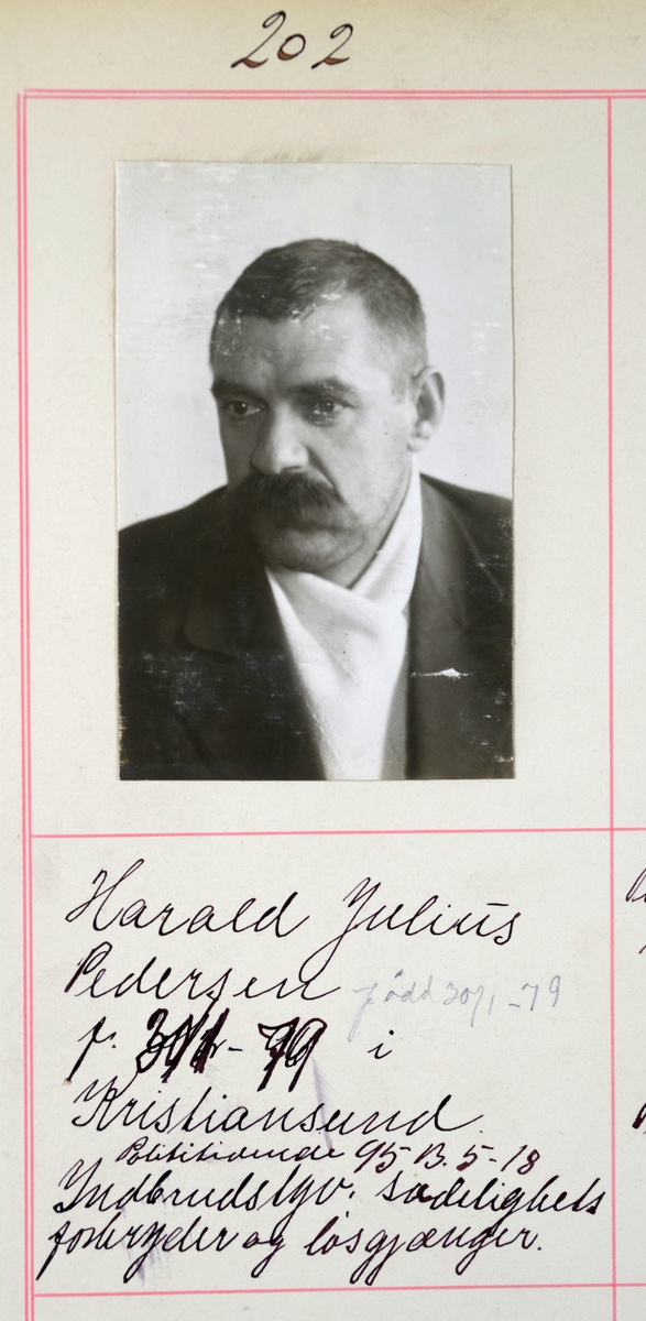 Registreringsfoto fra Midt-Norge fra perioden 1903-1922.