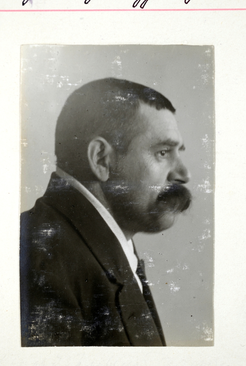 Registreringsfoto fra Midt-Norge fra perioden 1903-1922.