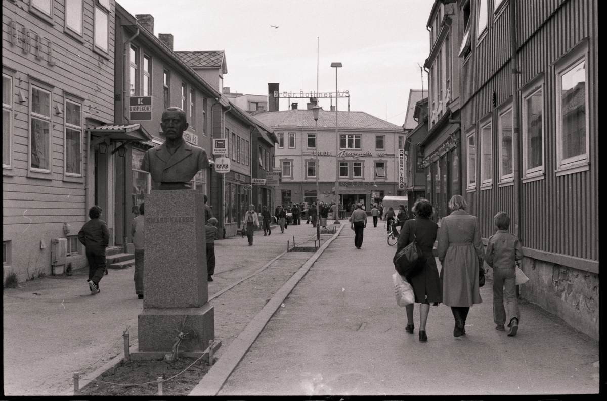 Utsikt oppover Rikard Kaarbøs gate i Harstad.