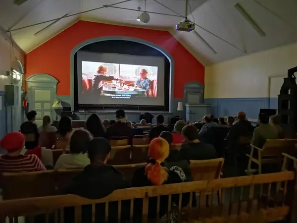 Herredshuset og forsamlingslokalet fikk blåst nytt liv i seg ved 100 års jubileet for Tynset kommunale kino og åpningen av film- og kinomuseet.