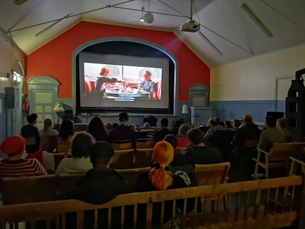 Herredshuset og forsamlingslokalet fikk blåst nytt liv i seg ved 100 års jubileet for Tynset kommunale kino og åpningen av film- og kinomuseet.