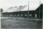 Skerike sn, Västerås, Snetomta.
Ladugård i skiftesverk, 1932.
