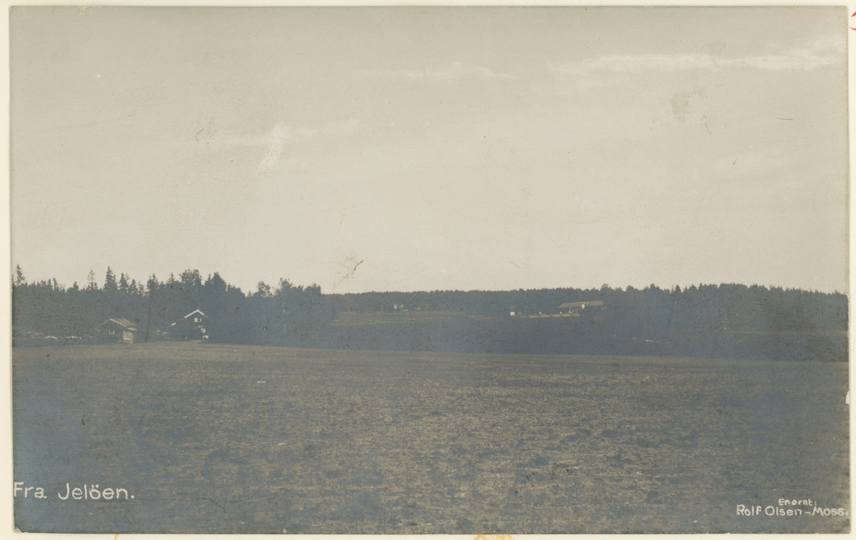 Torderød, ca. 1900.
Til venstre: Orkerødhytta.
I midten: Høienholm, hvor kirkegården ligger i dag, skimtes.
Til høyre: Orkerød gård.
Tekst på bildet: "Fra Jelöen. / Eneret: Rolf Olsen-Moss."