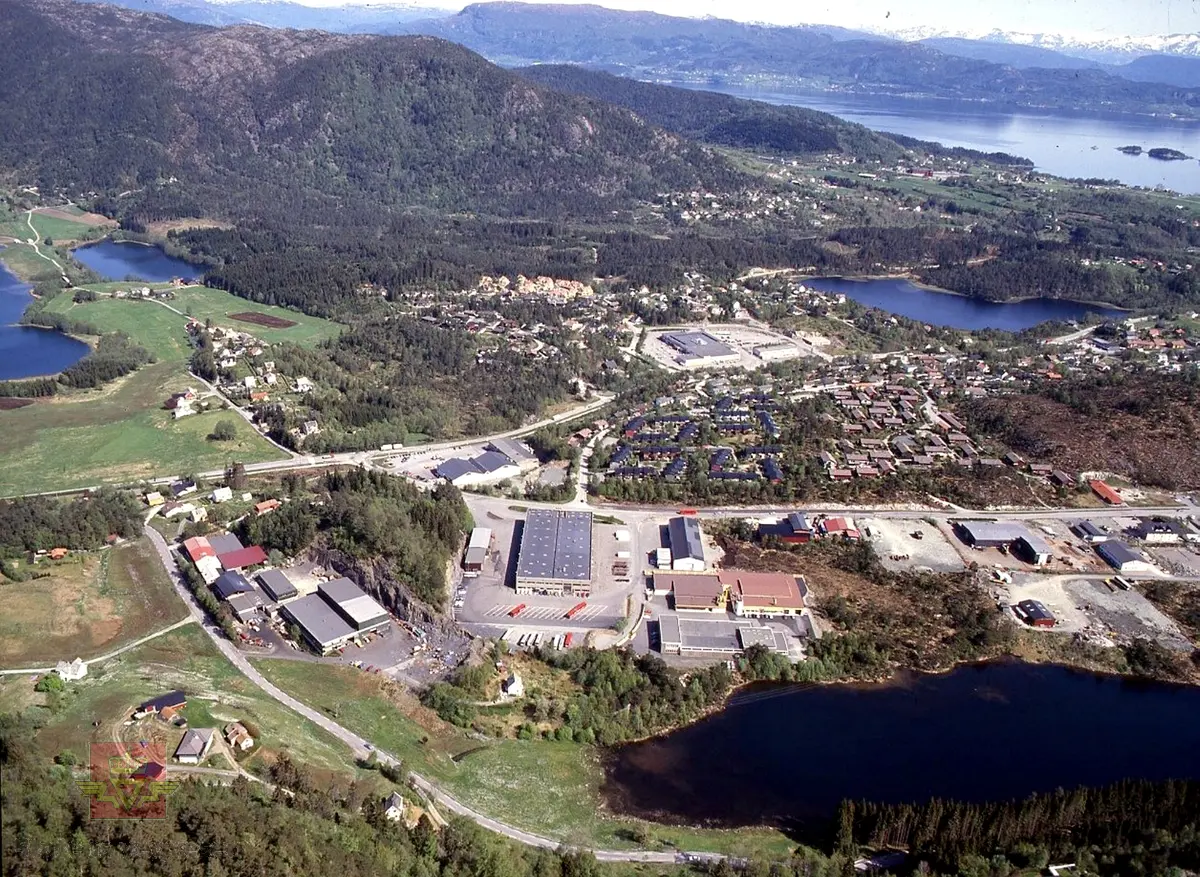 Ulven - Svegatjøn i Os kommune, 1987. Flyfoto. Vestland fylke.