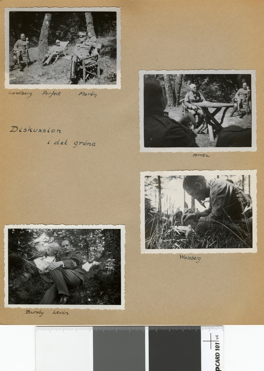 Text i fotoalbum: "1936 juni. Intendentur-fältövningen i Röstånga. Diskussion i det gröna. Arntz".