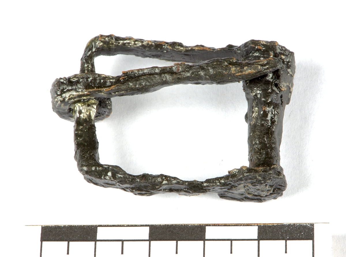 Fyrkantig sölja i järn.