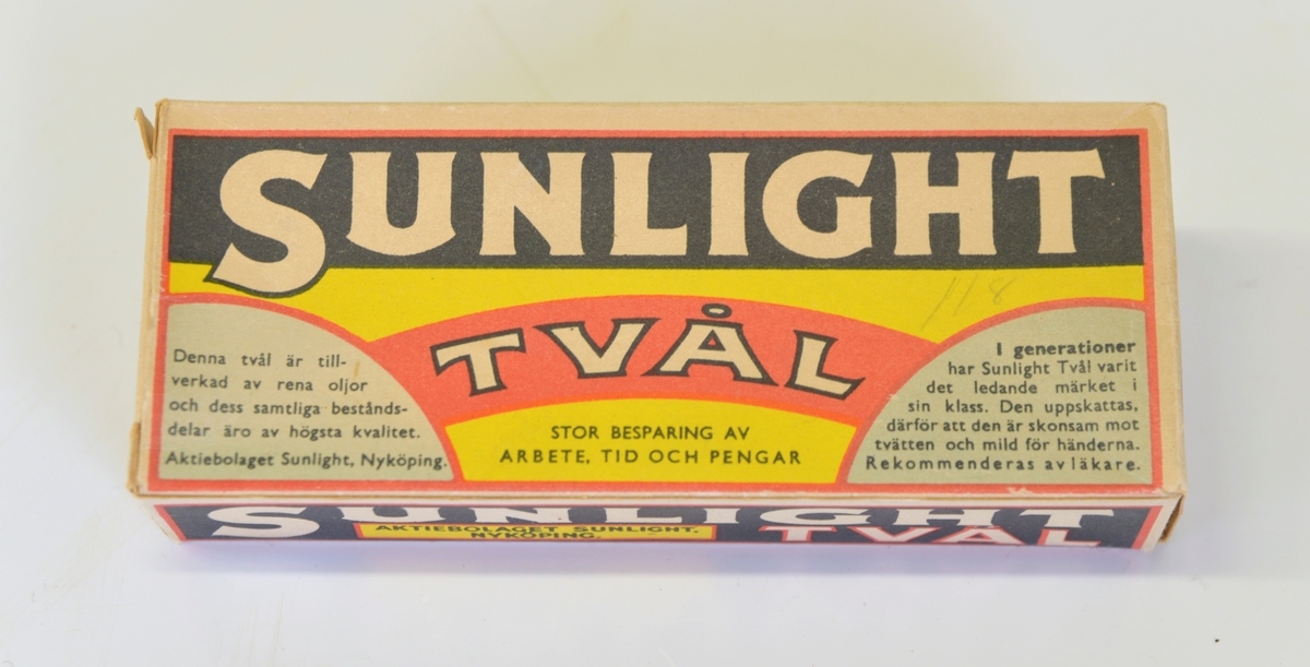 
Tvål förpackad i kartong med kolorerat tryck. Text: "Sunlight tvål....."

Inköpt vid 1970-talets början.
Återförsäljare: Bergs lanthandel, Bergstena, Alingsås.